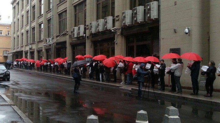 К администрации президента принесли 1 000 000 подписей против пенсионной реформы