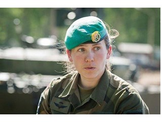 Норвежская командирша танкового отряда знает, что делать, если увидит колонну русских танков
