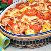 Запеканка из овощей-гриль с моцареллой и пармезаном.