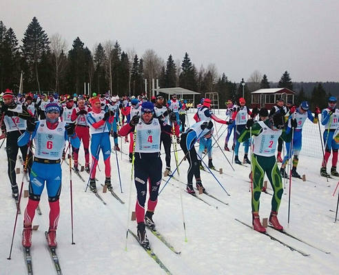 Титулованные лыжники со всей России пробежали марафон под Вологдой