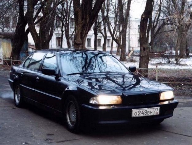 Бандитская романтика: культовые автомобили из лихих 90-х Бандитская романтика: культовые автомобили из лихих 90-х