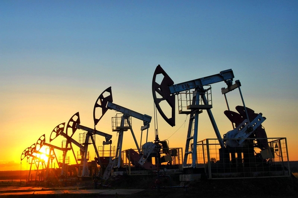 Цена барреля нефти Brent превысила отметку 53 доллара впервые с 25 мая