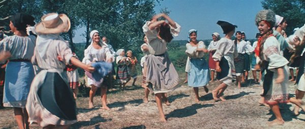 кадр из фильма "Свадьба в Малиновке"
