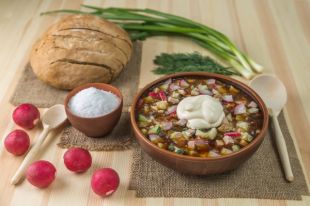 Редис, зеленый лук и горчица. Готовим летнюю окрошку