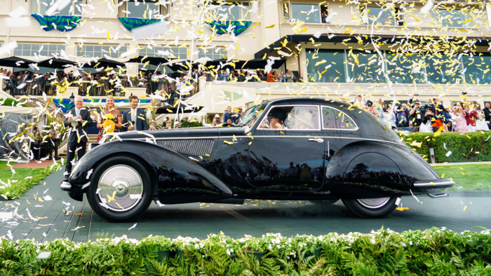 Конфетти в честь автомобиля, ставшего «Best of Show». | Фото: robbreport.com. Конфетти в честь автомобиля, ставшего «Best of Show». | Фото: robbreport.com.