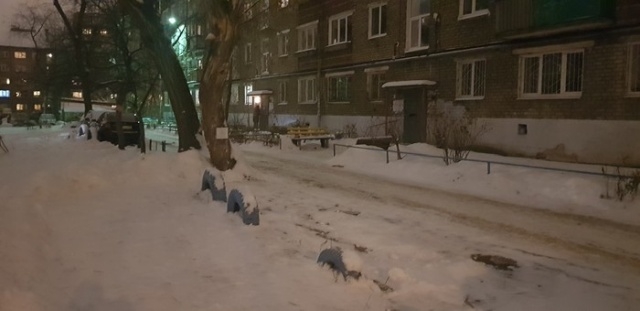 Парковочное место во дворе Парковочное место во дворе