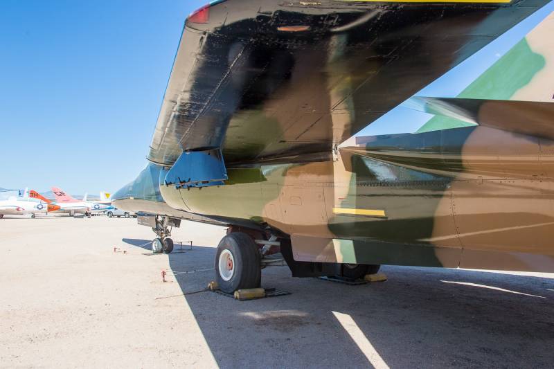 Тактический бомбардировщик General Dynamics F-111 Aardvark Тактический бомбардировщик General Dynamics F-111 Aardvark
