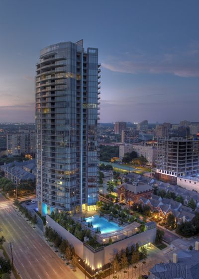 Модернизм Фасад дома by Highrises.com of Dallas