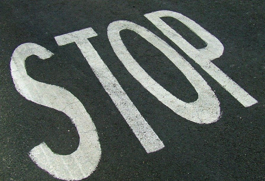 Движение автотранспорта перекрыли на участке проезда Энтузиастов из-за благоустройства вестибюля метро «Авиамоторная»