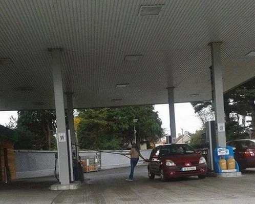 ЧТО МОЖНО УВИДЕТЬ НА ЗАПРАВКЕ. Заправка, Автомобилисты, Гифка, Длиннопост
