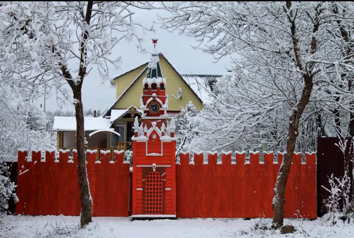 Кремль в поселке Сазоново зимой. /Фото: страница архитектора в соцсети. Кремль в поселке Сазоново зимой. /Фото: страница архитектора в соцсети.