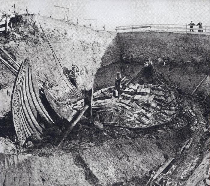 Раскопки Осебергского кургана. Норвегия, 1900-е годы. | Фото: imgur.com. Раскопки Осебергского кургана. Норвегия, 1900-е годы. | Фото: imgur.com.