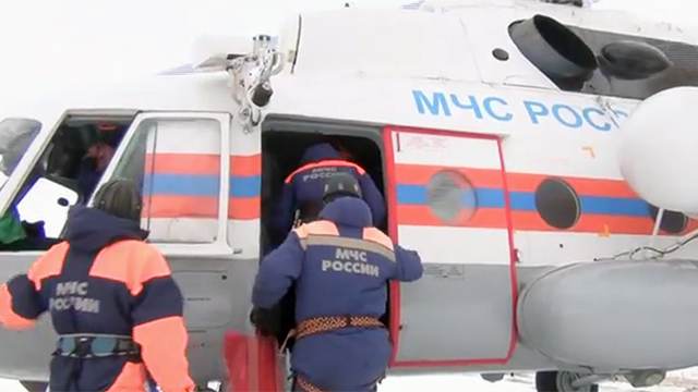 Видео спасения четырех туристов, заблокированных в Алтайских горах