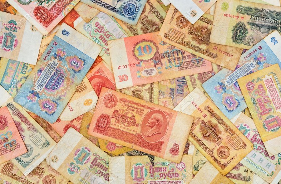 Вот что можно было купить на 100 рублей в разные годы
