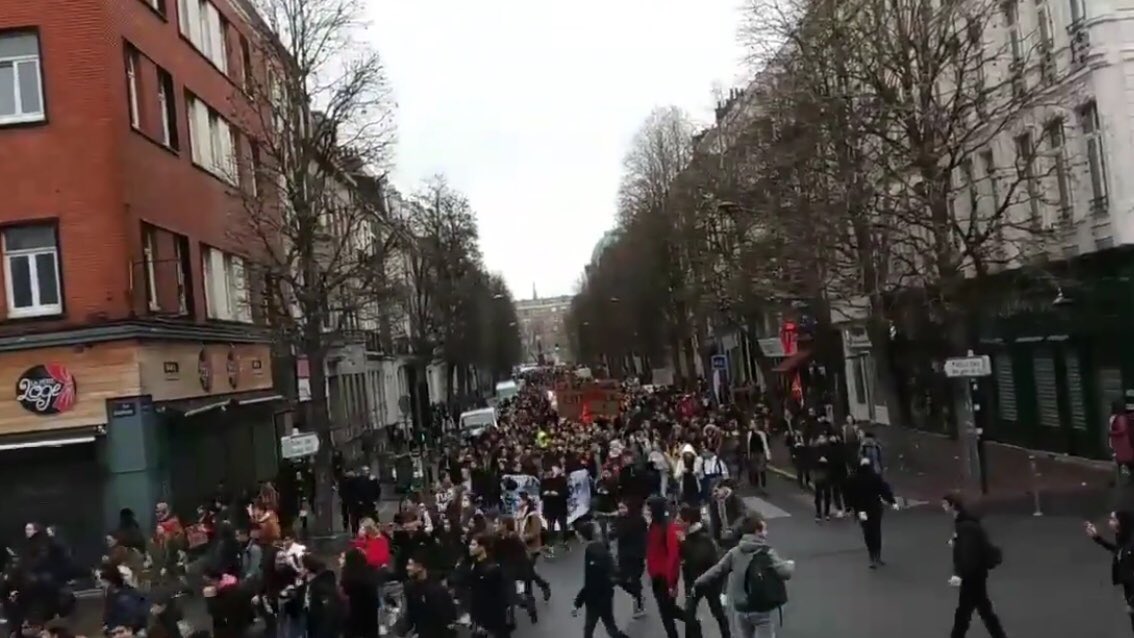 Протесты школьников и студентов в Марселе Протесты школьников и студентов в Марселе