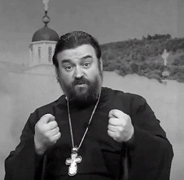 Стуча блокадниками об стол