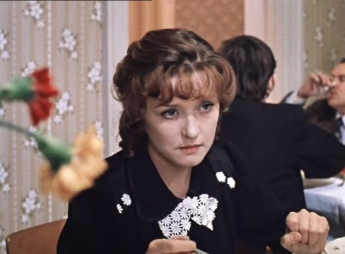 Вера Алентова в фильме *Москва слезам не верит*, 1979 | Фото: kino-teatr.ru Вера Алентова в фильме *Москва слезам не верит*, 1979 | Фото: kino-teatr.ru