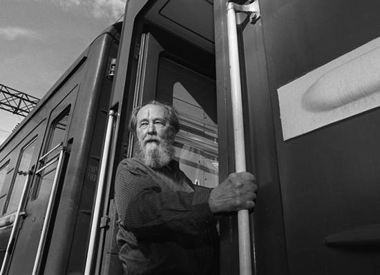Зачем создали миф о великом писателе-правдорубе Солженицыне