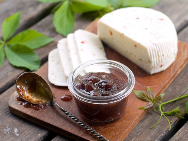 Варенье из зеленых помидоров очень вкусно с сыром Варенье из зеленых помидоров очень вкусно с сыром