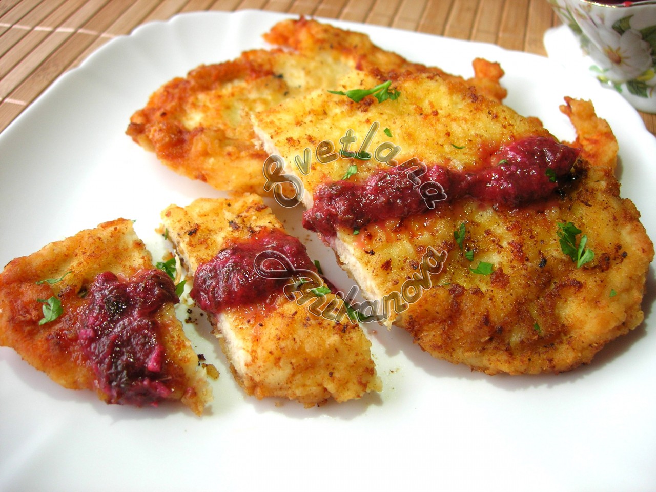 Вкусные и Сочные ОТБИВНЫЕ из Куриного филе в Кляре с соусом ткемали
