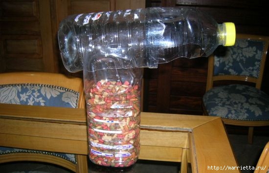 Фидер из пластиковых бутылок для кормления домашних питомцев (6) (550x354, 113Kb)