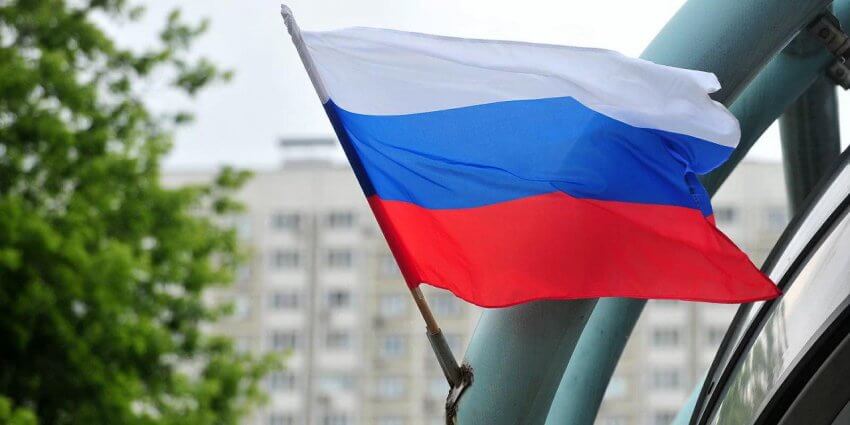Масштабный флешмоб проходит на Сахарова в честь Дня флага России. Фото: mos.ru