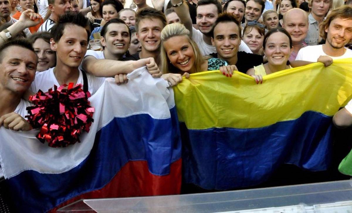 Украинцы рвутся служить России Украинцы рвутся служить России