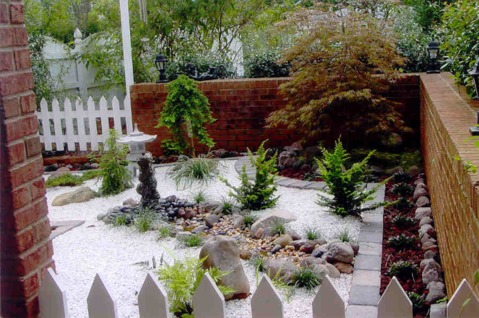 Профессиональное оформление небольшого садового участка в восточном стиле, которое создаст просто отличное настроение.