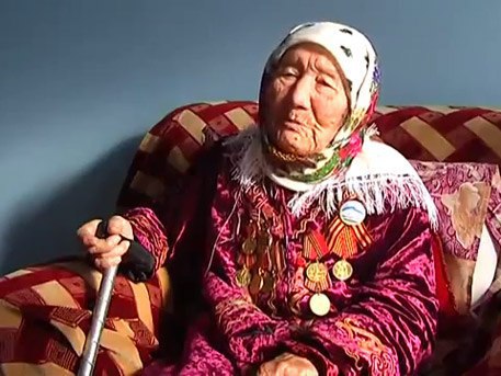 Легендарная киргизка Алтыбасарова выходила более 150 детей из блокадного Ленинграда Легендарная киргизка Алтыбасарова выходила более 150 детей из блокадного Ленинграда