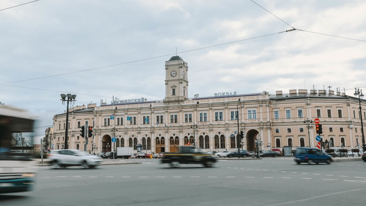 Станцию метро «Площадь Восстания» в Петербурге закрыли из-за ремонта эскалатора
