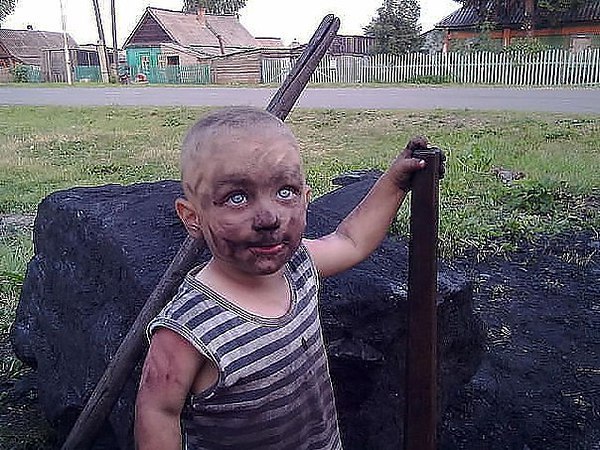 Разрывной стих о счастливом детстве! «К бабушке в деревню отвезли на лето» Разрывной стих о счастливом детстве! «К бабушке в деревню отвезли на лето»