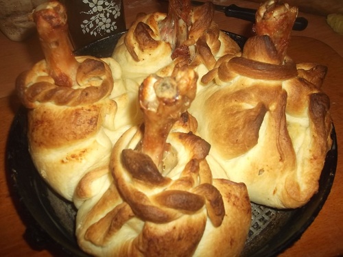 Куриные ножки в слоеных мешочках.