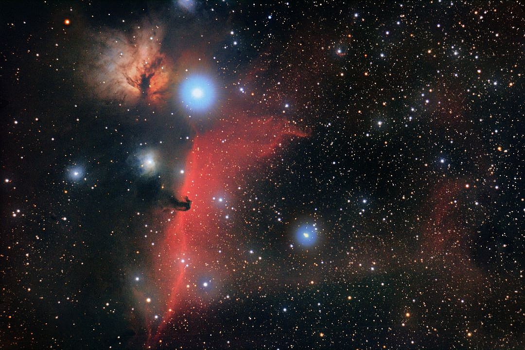 9 невероятных фото космических туманностей от фотографа из Новосибирска