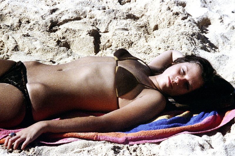 Фото с жарких Гавайев 70-х, где вечное лето, девушки в бикини, горячий песок и много-много волн Фото с жарких Гавайев 70-х, где вечное лето, девушки в бикини, горячий песок и много-много волн
