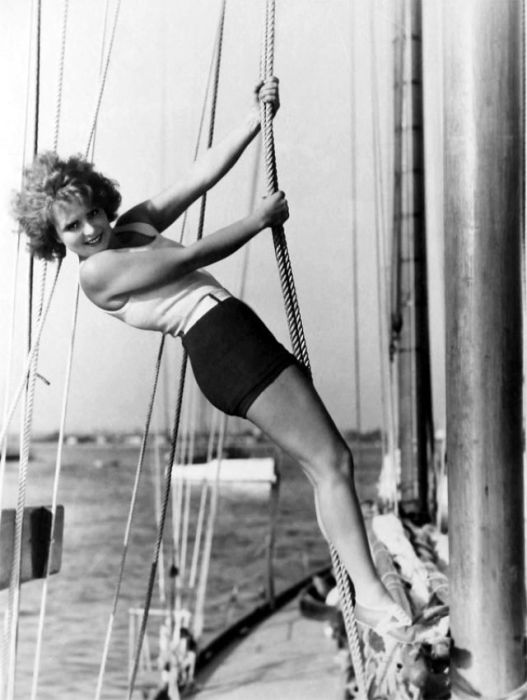 Рыжеволосая актриса, звезда немого кино и секс-символ 1920-х годов. Рыжеволосая актриса, звезда немого кино и секс-символ 1920-х годов.