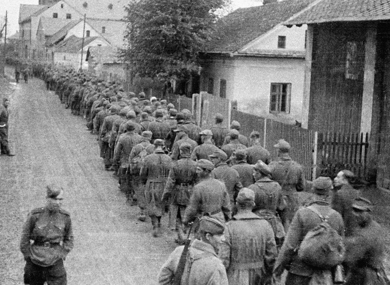 Где советские войска сражались с нацистами после их капитуляции?