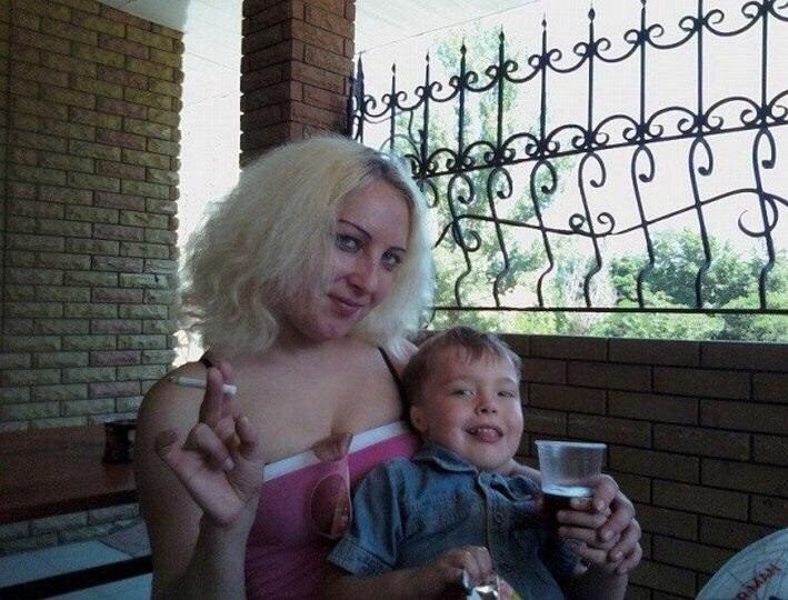 Когда родители - идиоты. Шокирующее зрелище!