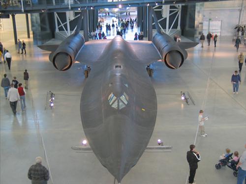SR-71 «Черный дрозд»: самый скоростной самолет в мире SR-71 «Черный дрозд»: самый скоростной самолет в мире