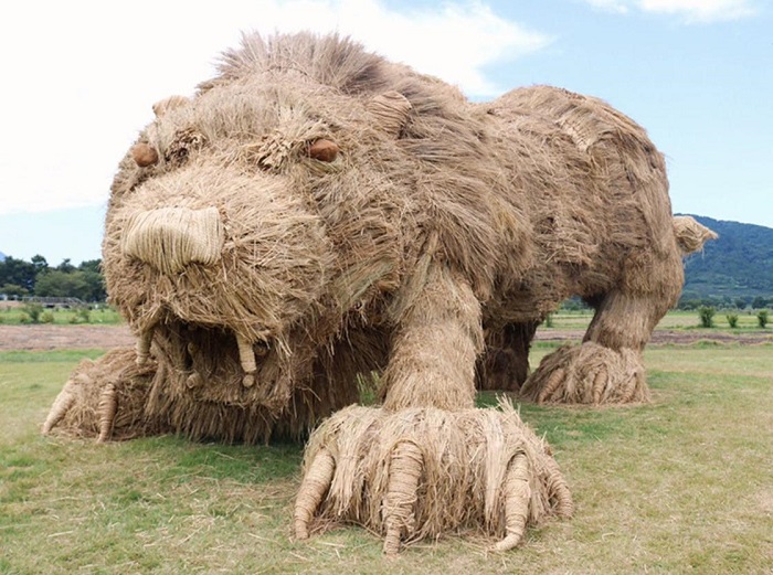 "Wara Art Matsuri - фестиваль скульптур из рисовой соломы. "Wara Art Matsuri - фестиваль скульптур из рисовой соломы.