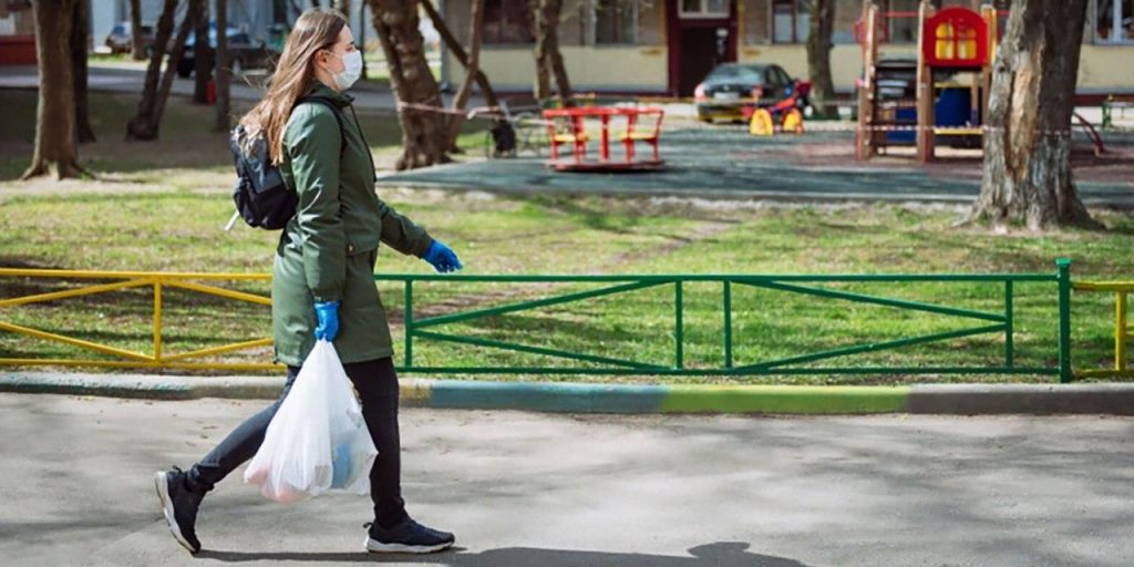 Собянин: Занятые с людьми соцработники получат доплату 25 тыс. рублей