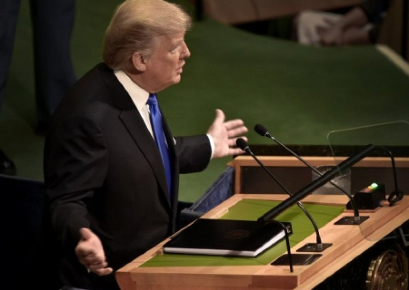 Трамп считает Ангелу Меркель и Терезу Мэй «дурами»