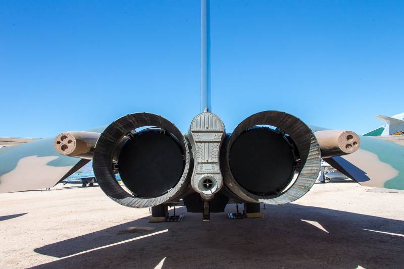Тактический бомбардировщик General Dynamics F-111 Aardvark Тактический бомбардировщик General Dynamics F-111 Aardvark