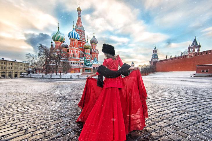 Мир под юбкой: российская путешественница покорила инстаграм фотографиями в воздушных платьях Мир под юбкой: российская путешественница покорила инстаграм фотографиями в воздушных платьях
