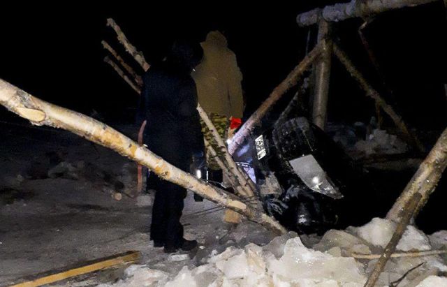 Со дна Печоры достали внедорожник Toyota Land Cruiser (11 фото) Со дна Печоры достали внедорожник Toyota Land Cruiser (11 фото)