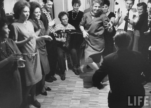 Как строили “хрущевки” в 1963 году Как строили “хрущевки” в 1963 году