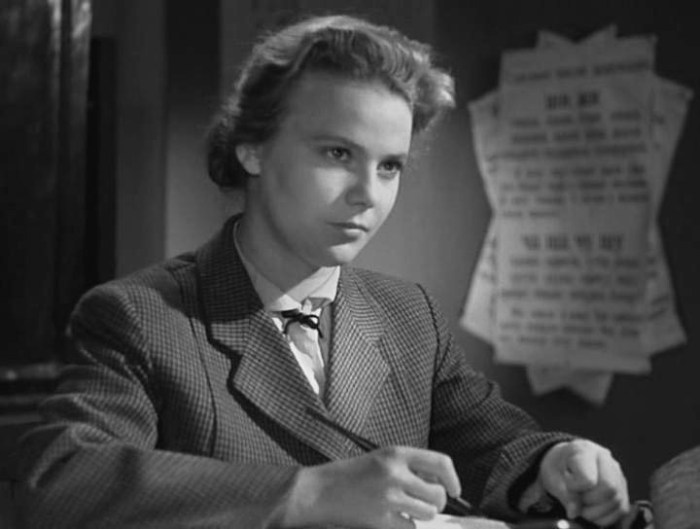 Нина Иванова в фильме *Весна на Заречной улице*, 1956 | Фото: kino-teatr.ru Мгновение славы и годы забвения Нины Ивановой: Почему звезда фильма «Весна на Заречной улице» пропала с экранов