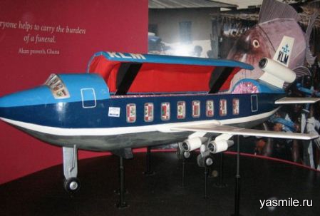 Необычные гробы для желающих оригинально покинуть бренный мир.