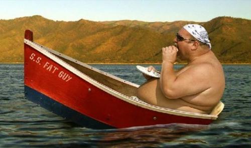 В Италии людям, страдающим ожирением, запрещено носить одежду из синтетических тканей.