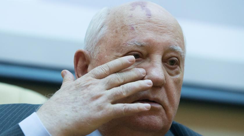 Горбачев боится, что "вся система рухнет" Горбачев боится, что "вся система рухнет"