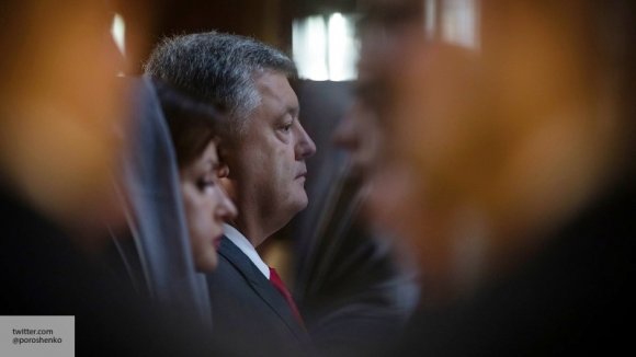 «Куда не копни, везде СССР или Российская Империя»: в Сети указали на конфуз Порошенко во время молебна в Киеве «Куда не копни, везде СССР или Российская Империя»: в Сети указали на конфуз Порошенко во время молебна в Киеве